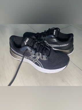 ASICS Black and White women’s Athletic Running Shoes